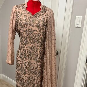 Elegant Pink and Black Patterned Dress